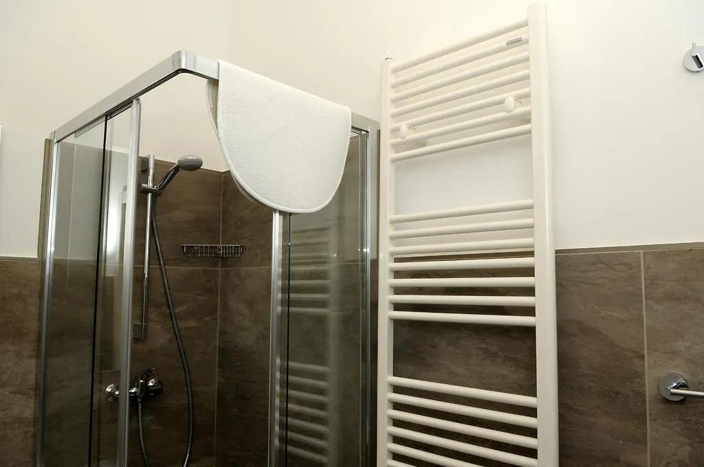 Della Torre Rooms Lecce 2*,