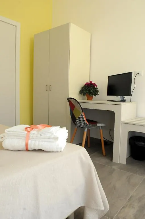 Della Torre Rooms Lecce 2*,